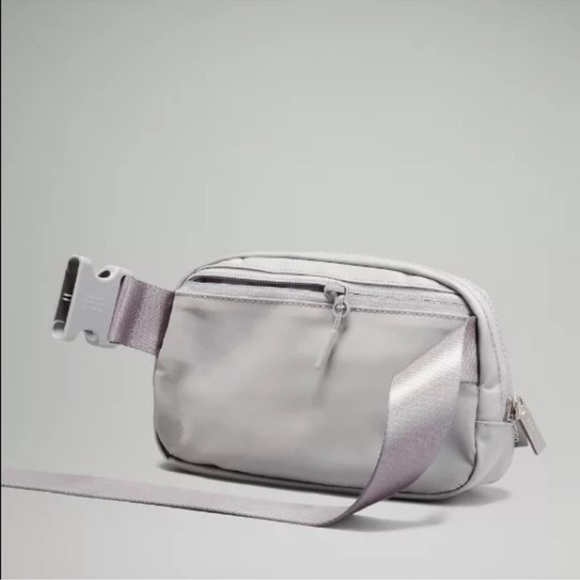 Lululemon Everywhere Belt Bag Silver Drop 1L - Picture 4 of 12